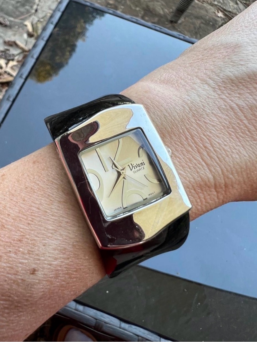 Vintage Y2K 90s Black and Silver Women's Fashion Quartz Watch
